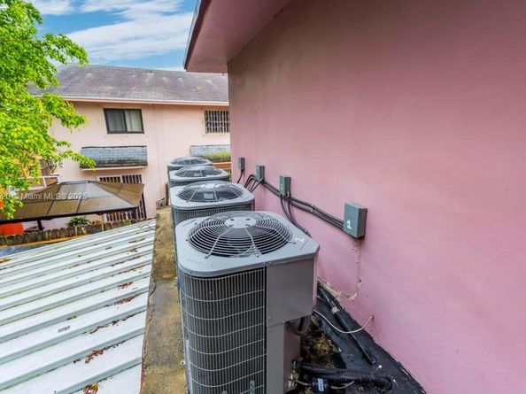 519 NW 10th Ave, Miami FL 33136