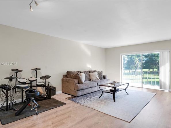 6301 N Falls Cir Dr 206, Lauderhill FL 33319