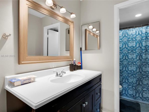 6301 N Falls Cir Dr 206, Lauderhill FL 33319