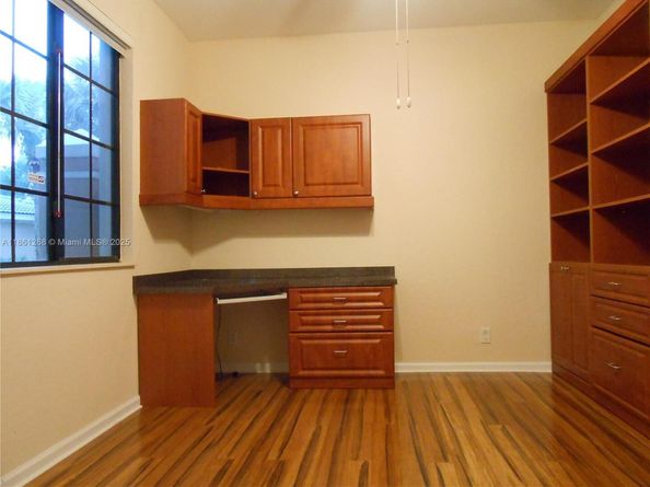 Undisclosed Address #A11861268, Weston FL 33332