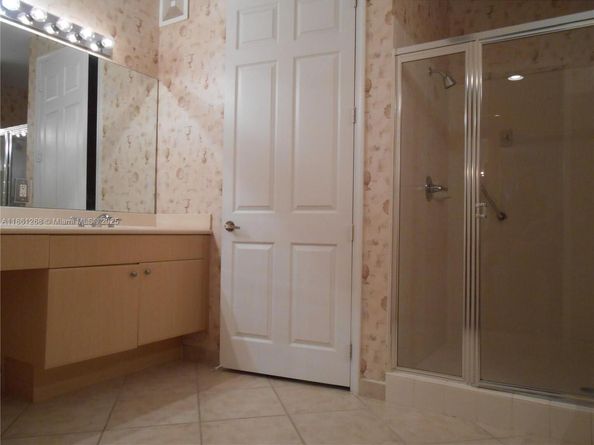 Undisclosed Address #A11861268, Weston FL 33332