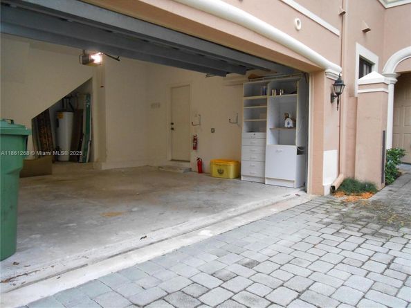 Undisclosed Address #A11861268, Weston FL 33332