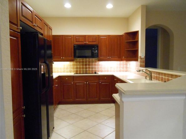 Undisclosed Address #A11861268, Weston FL 33332