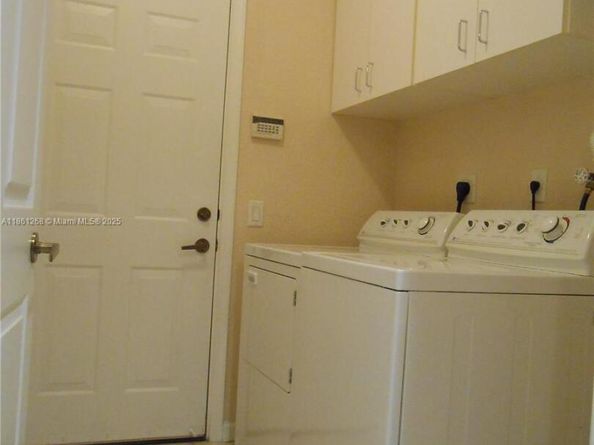 Undisclosed Address #A11861268, Weston FL 33332