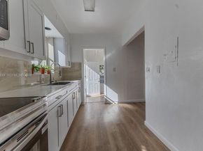 1441 SW 17th St, Miami FL 33145