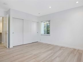 7710 Beachview Dr, North Bay Village FL 33141