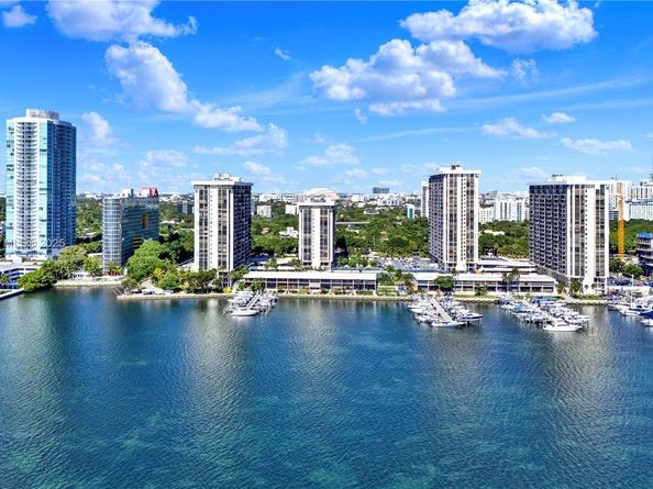 1915 Brickell Ave C1101, Miami FL 33129