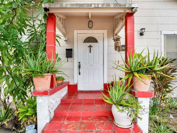 5955 SW 4th St, Miami FL 33144
