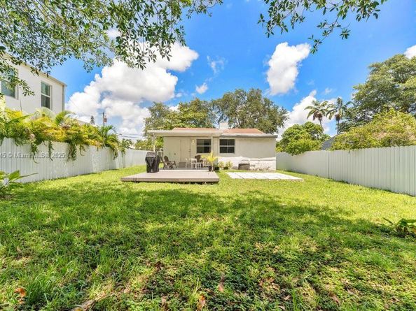 180 NW 69TH St, Miami FL 33150