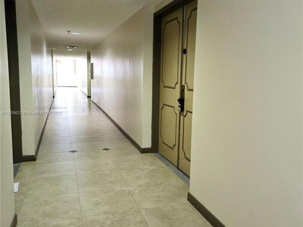 17890 W Dixie Hwy 302, Miami FL 33160