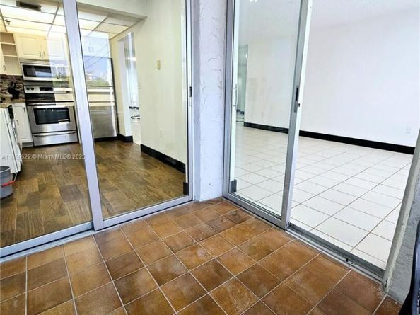 17890 W Dixie Hwy 302, Miami FL 33160