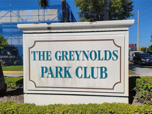 17890 W Dixie Hwy 302, Miami FL 33160
