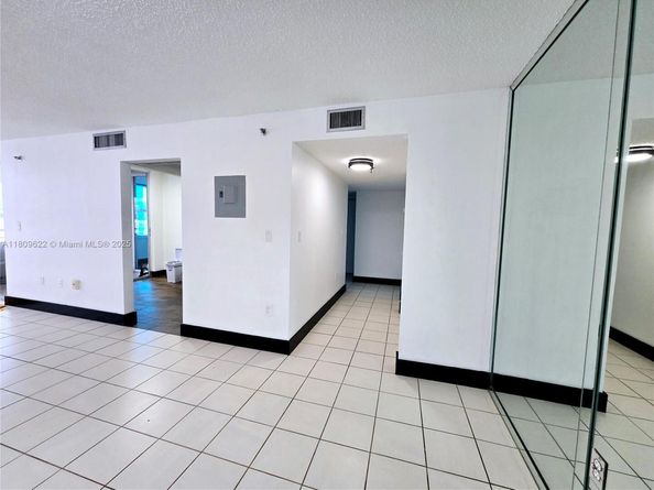 17890 W Dixie Hwy 302, Miami FL 33160