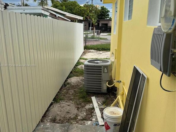685 SE Park Dr, Hialeah FL 33010