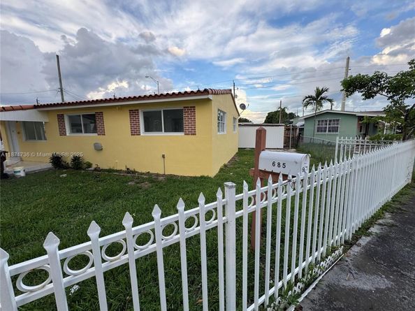 685 SE Park Dr, Hialeah FL 33010