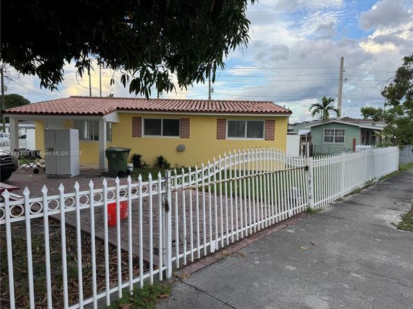 685 SE Park Dr, Hialeah FL 33010