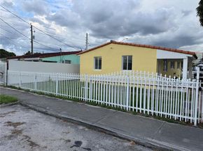 685 SE Park Dr, Hialeah FL 33010