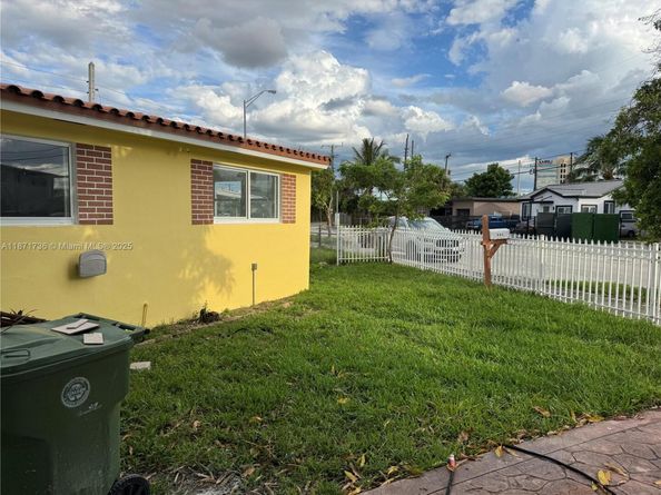 685 SE Park Dr, Hialeah FL 33010