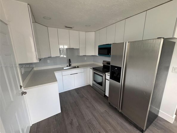 685 SE Park Dr, Hialeah FL 33010