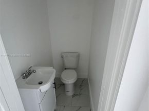 685 SE Park Dr, Hialeah FL 33010