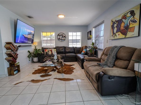 631 SE 3rd Pl, Hialeah FL 33010