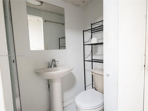 631 SE 3rd Pl, Hialeah FL 33010