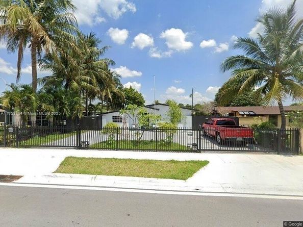 631 SE 3rd Pl, Hialeah FL 33010