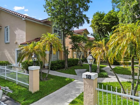 15293 SW 111th St, Miami FL 33196