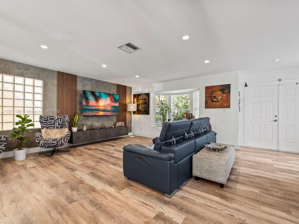 15293 SW 111th St, Miami FL 33196