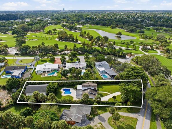 740 E Country Club Cir, Plantation FL 33317