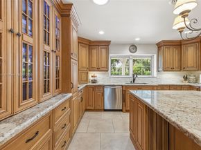 740 E Country Club Cir, Plantation FL 33317