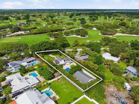 740 E Country Club Cir, Plantation FL 33317