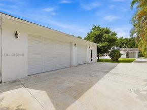 740 E Country Club Cir, Plantation FL 33317