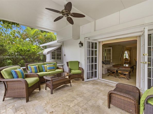 740 E Country Club Cir, Plantation FL 33317