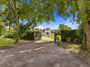 740 E Country Club Cir, Plantation FL 33317