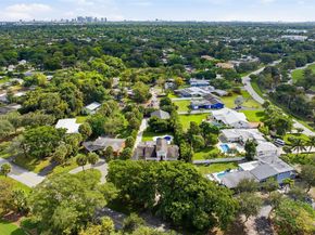 740 E Country Club Cir, Plantation FL 33317