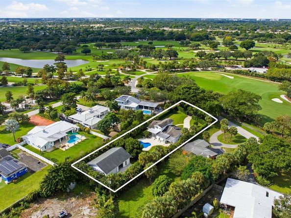 740 E Country Club Cir, Plantation FL 33317