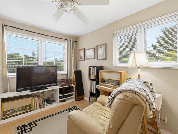 740 E Country Club Cir, Plantation FL 33317