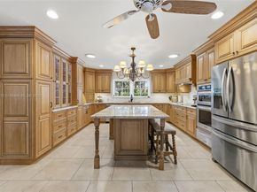 740 E Country Club Cir, Plantation FL 33317