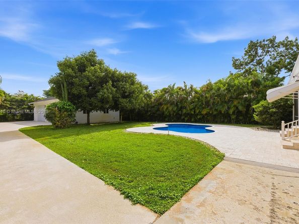 740 E Country Club Cir, Plantation FL 33317