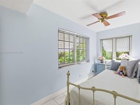 740 E Country Club Cir, Plantation FL 33317