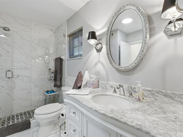 740 E Country Club Cir, Plantation FL 33317