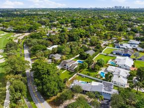 740 E Country Club Cir, Plantation FL 33317