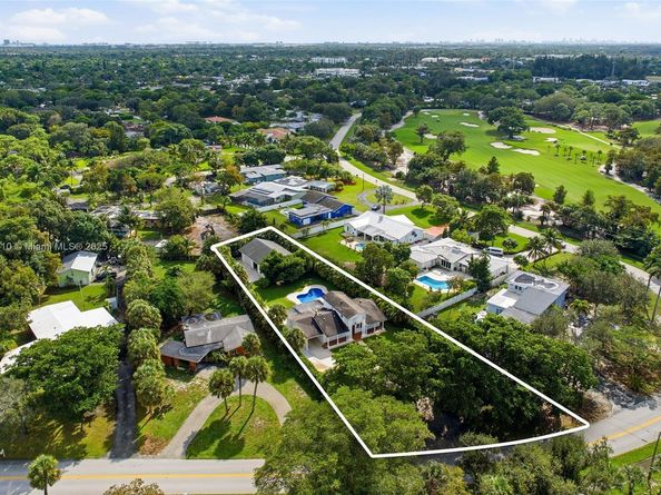 740 E Country Club Cir, Plantation FL 33317