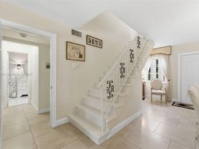 740 E Country Club Cir, Plantation FL 33317