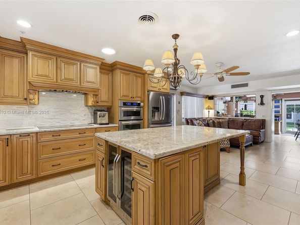 740 E Country Club Cir, Plantation FL 33317