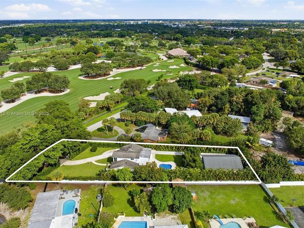 740 E Country Club Cir, Plantation FL 33317