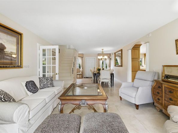 740 E Country Club Cir, Plantation FL 33317