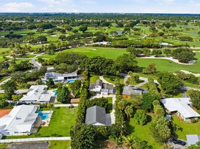 740 E Country Club Cir, Plantation FL 33317