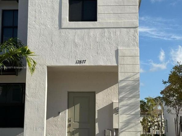 12877 SW 232nd Ln, Miami FL 33170